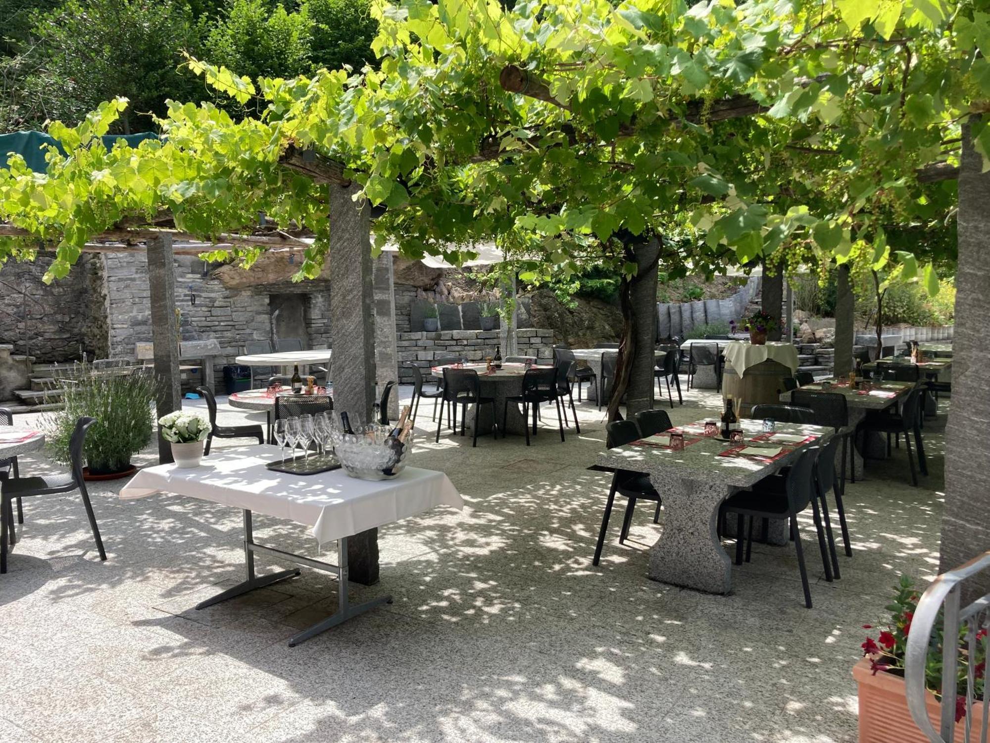 Hotel Ristorante Grotto Serta Lamone Exteriör bild