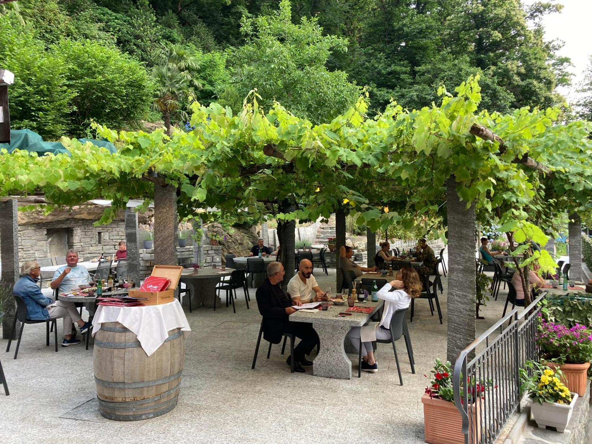 Hotel Ristorante Grotto Serta Lamone Exteriör bild