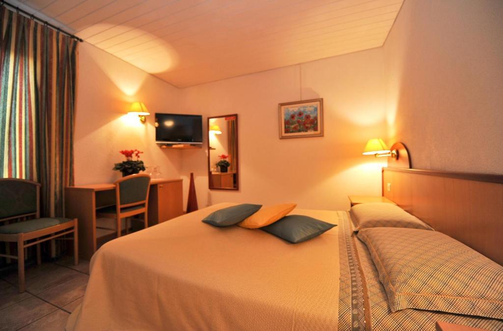 Hotel Ristorante Grotto Serta Lamone Exteriör bild