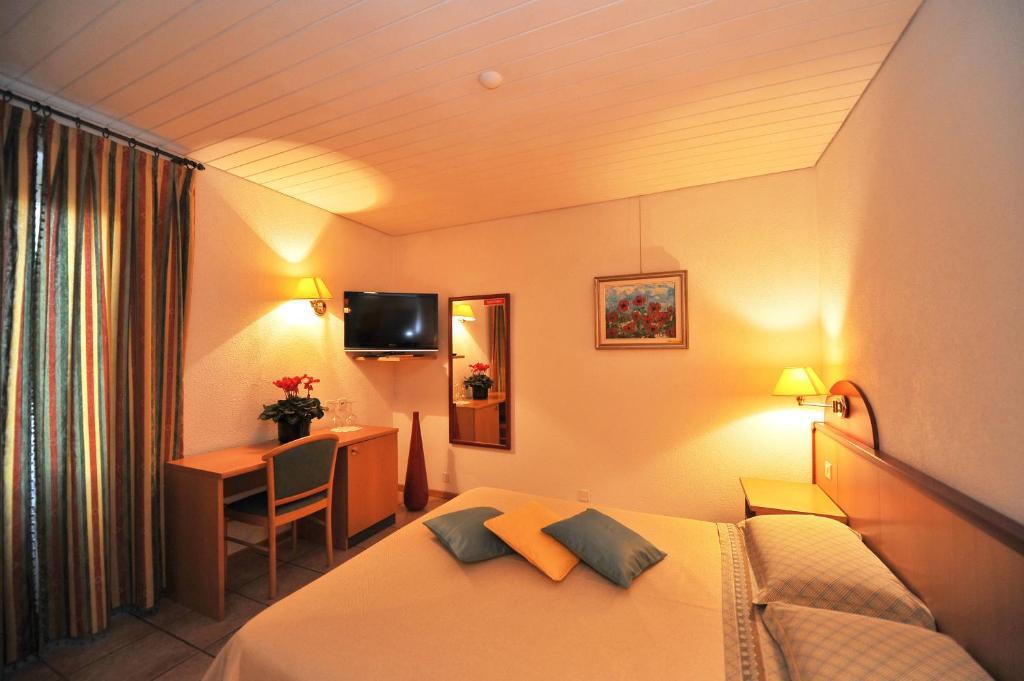 Hotel Ristorante Grotto Serta Lamone Exteriör bild
